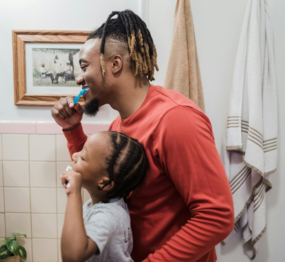 child-brush-with-father