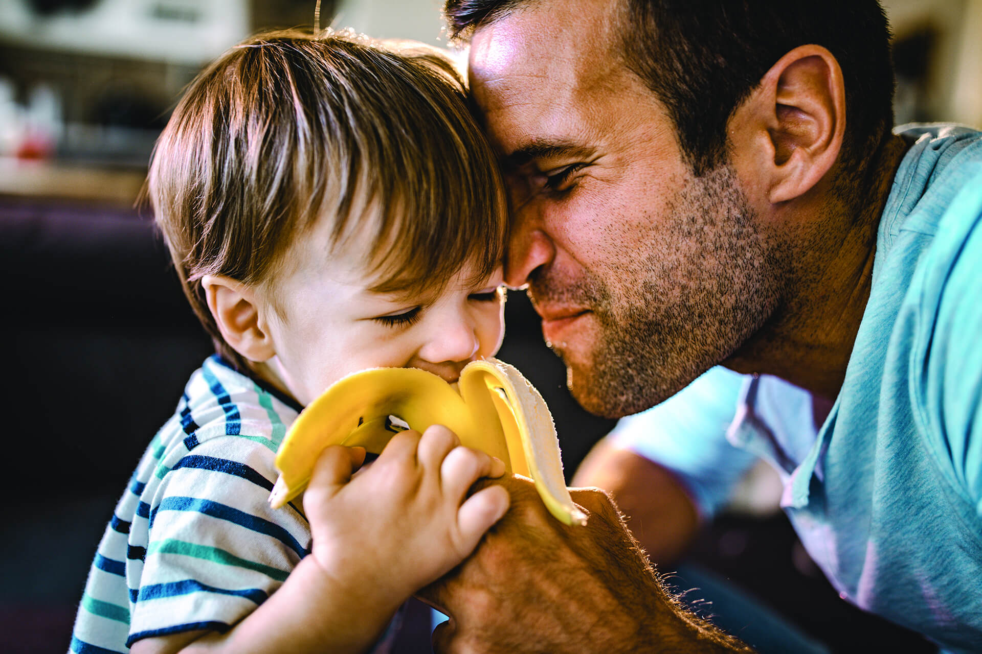 dad son eating banana